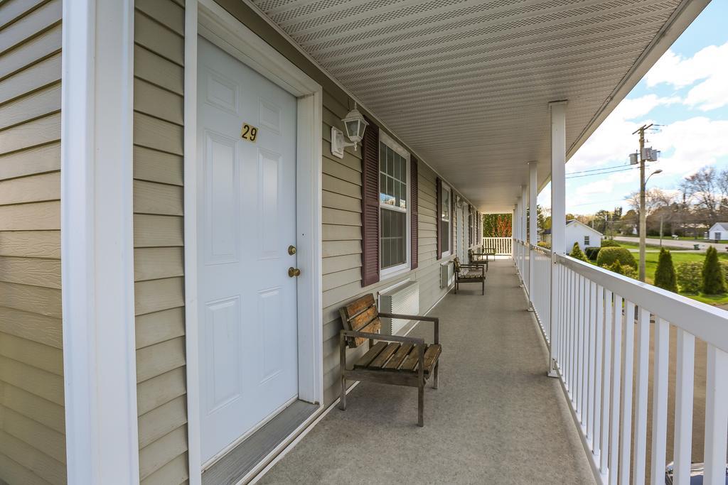 Airport Inn Fredericton Exterior foto